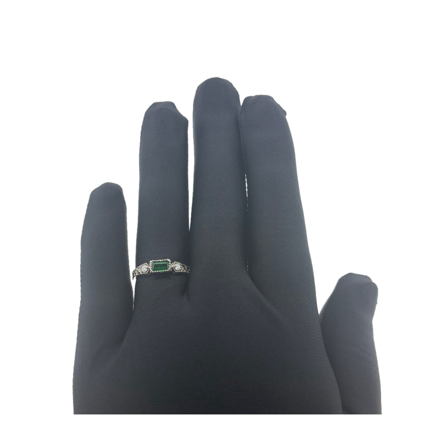 スワート産エメラルド 0.28ct Pt900リング