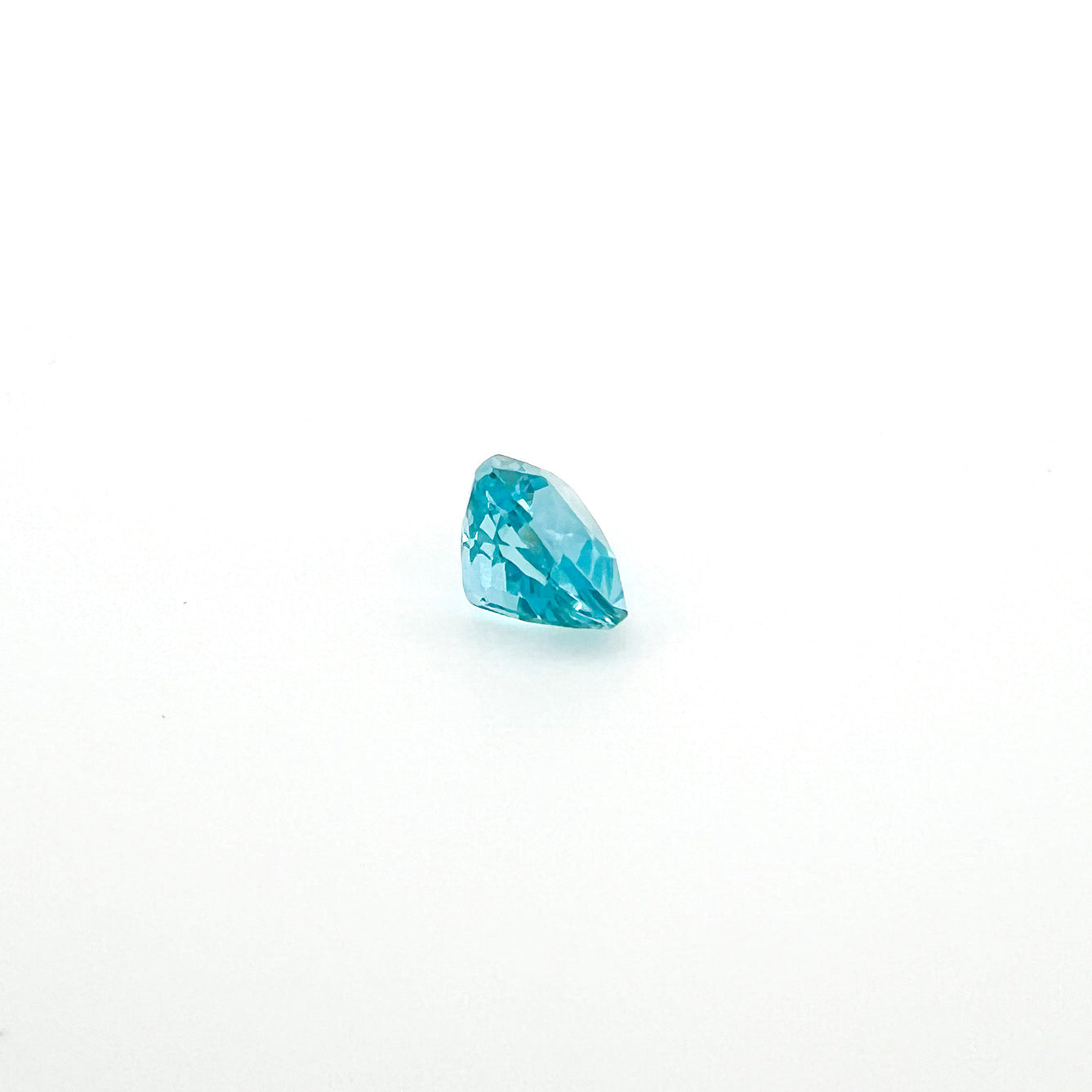 ネオンブルーアパタイト 0.610ct