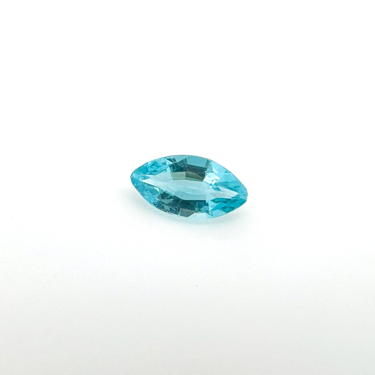 ネオンブルーアパタイト 0.825ct