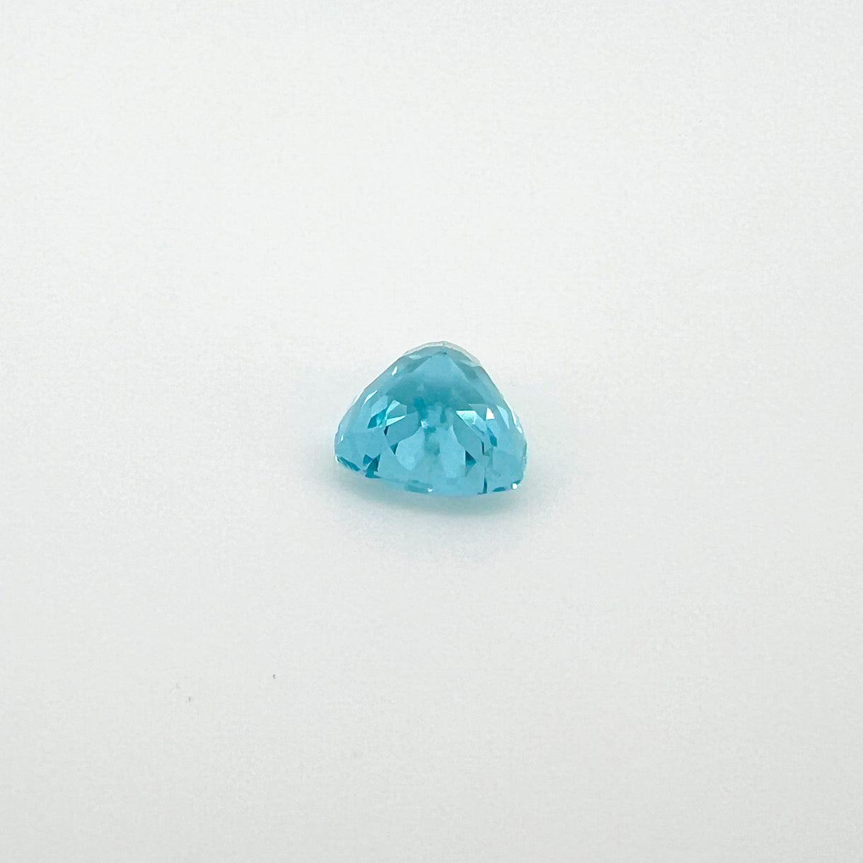 ネオンブルーアパタイト 0.860ct