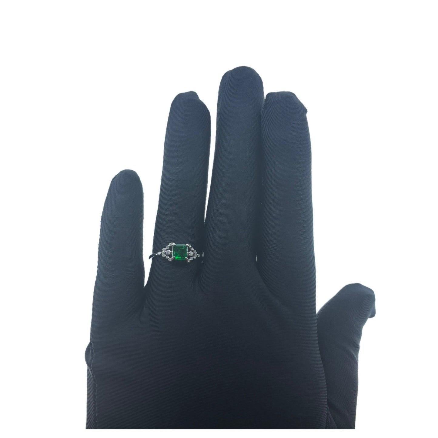 スワート産エメラルド 0.57ct Pt900リング