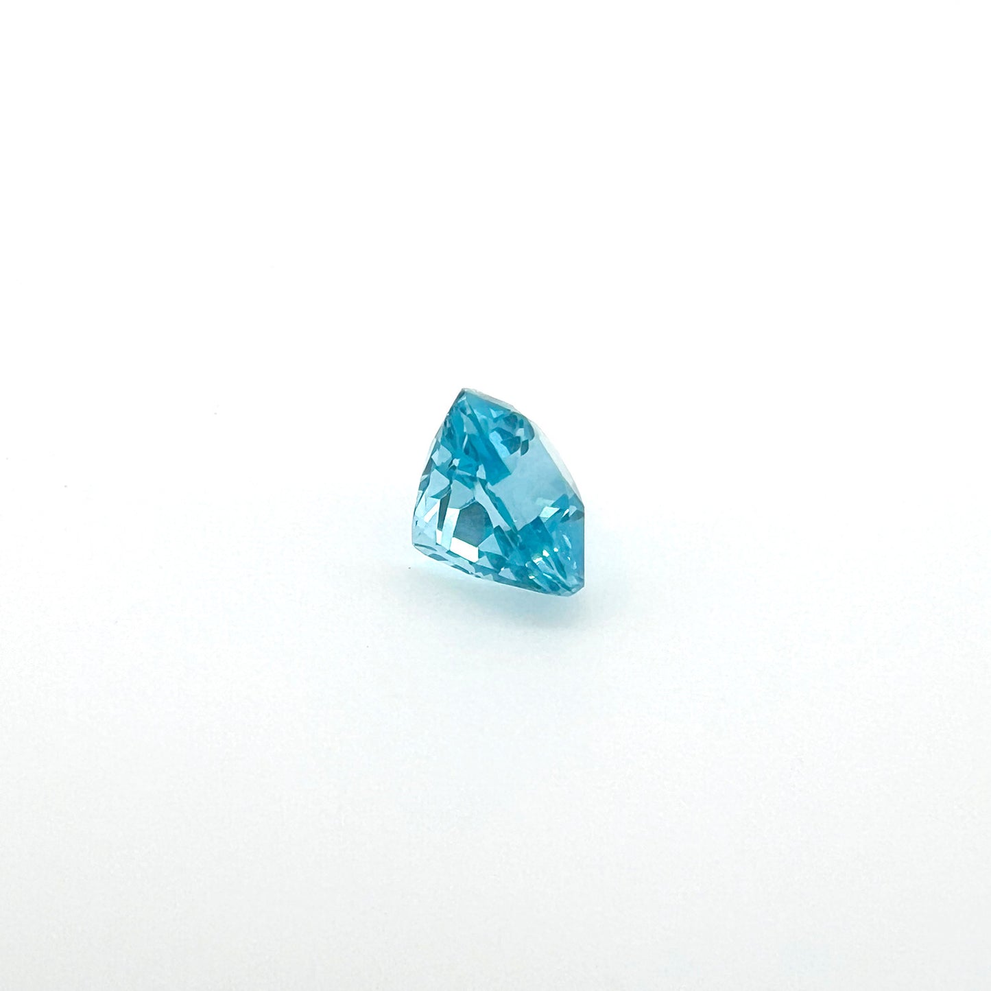 ネオンブルーアパタイト 0.890ct