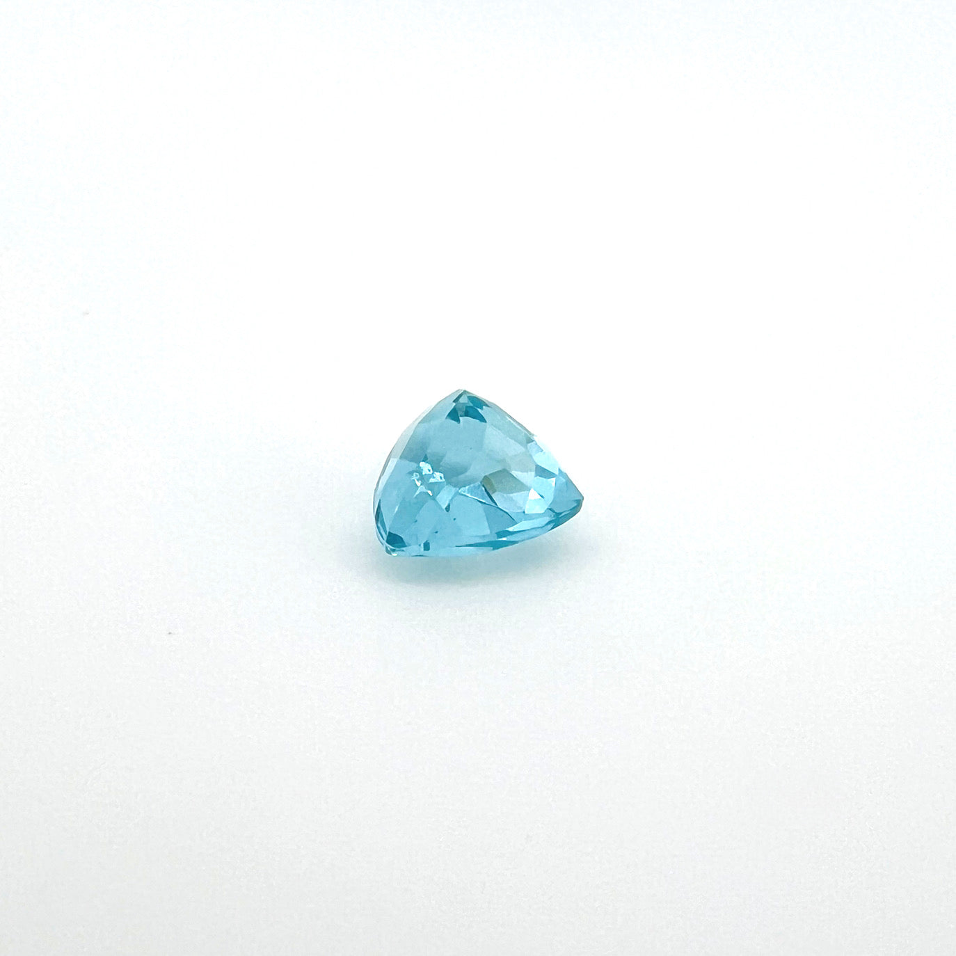 ネオンブルーアパタイト 0.890ct