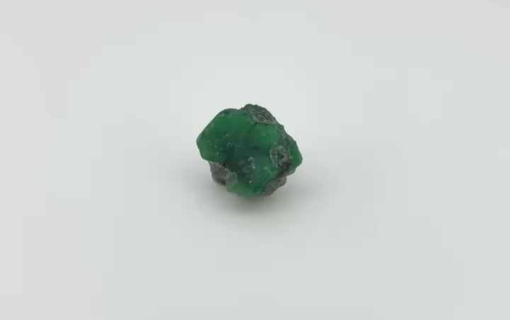 エメラルド　原石③ エメラルド原石[T672-1008]